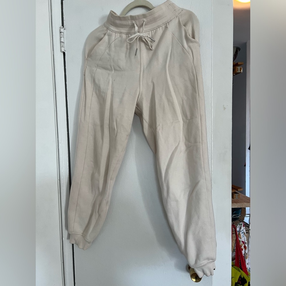 Lululemon Scuba Jogger Bone size 4
